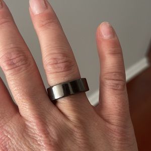 Oura Heritage Generation 2 Ring With Charger Size 8 Black!